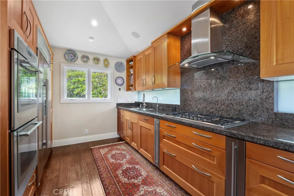 535 High Dr, Laguna Beach, California 92651 home-pic-17