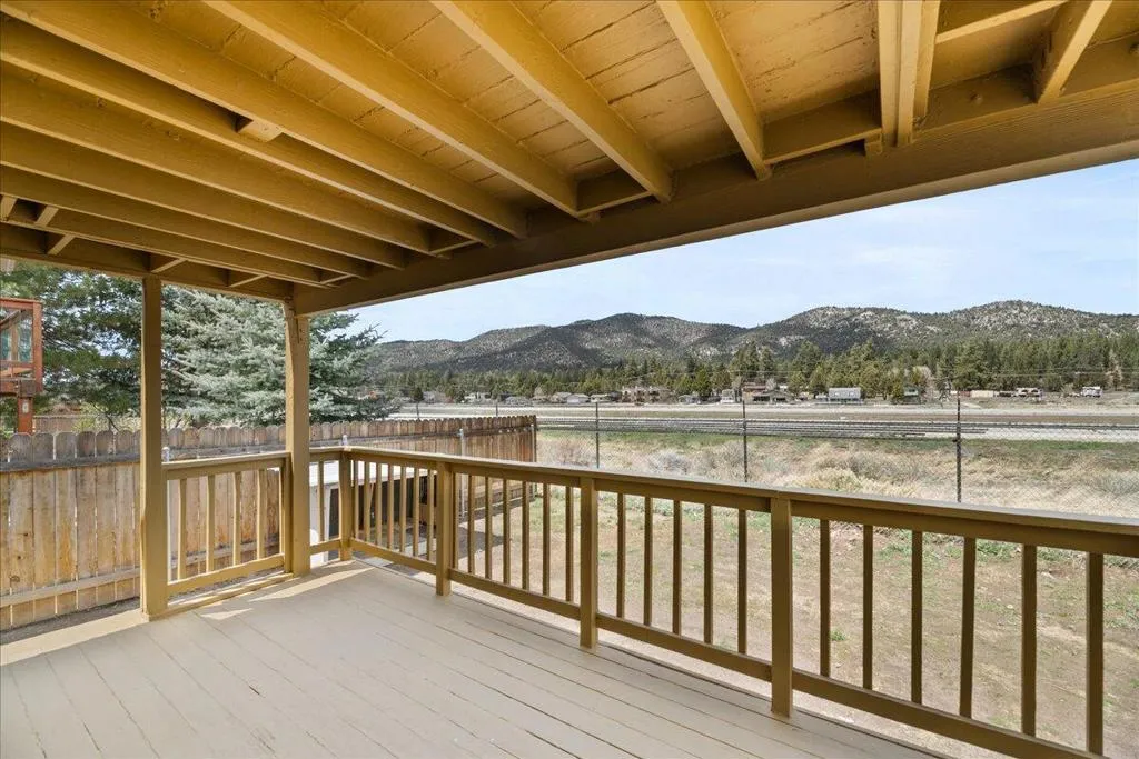 927 W Fairway Boulevard, Big Bear, California 92314 home-pic-23