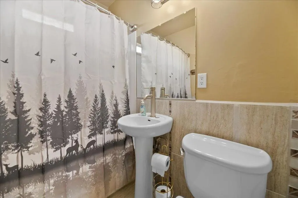 927 W Fairway Boulevard, Big Bear, California 92314 home-pic-13