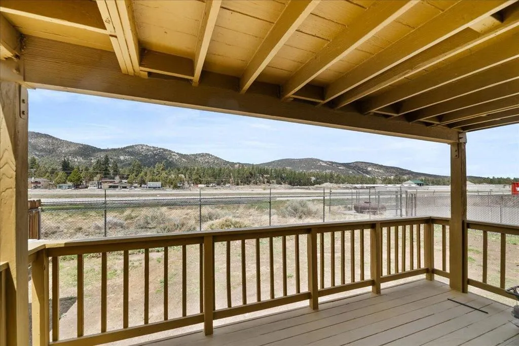 927 W Fairway Boulevard, Big Bear, California 92314 home-pic-24