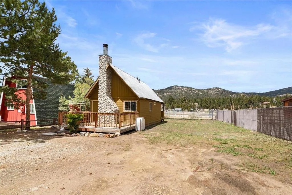 927 W Fairway Boulevard, Big Bear, California 92314 home-pic-2