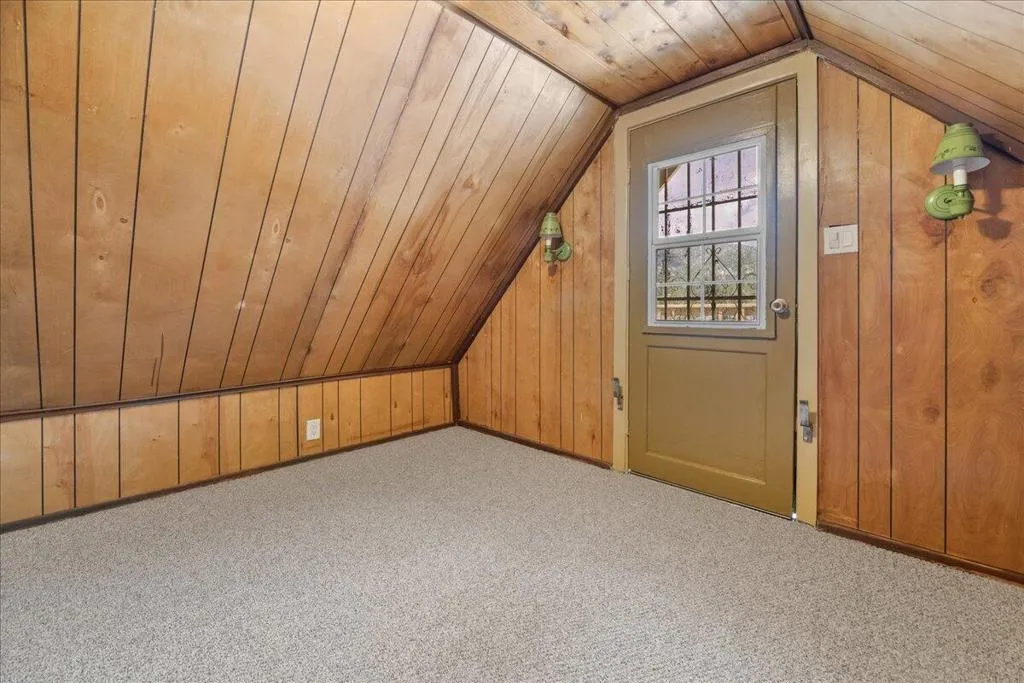 927 W Fairway Boulevard, Big Bear, California 92314 home-pic-16