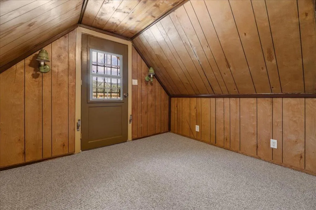927 W Fairway Boulevard, Big Bear, California 92314 home-pic-15
