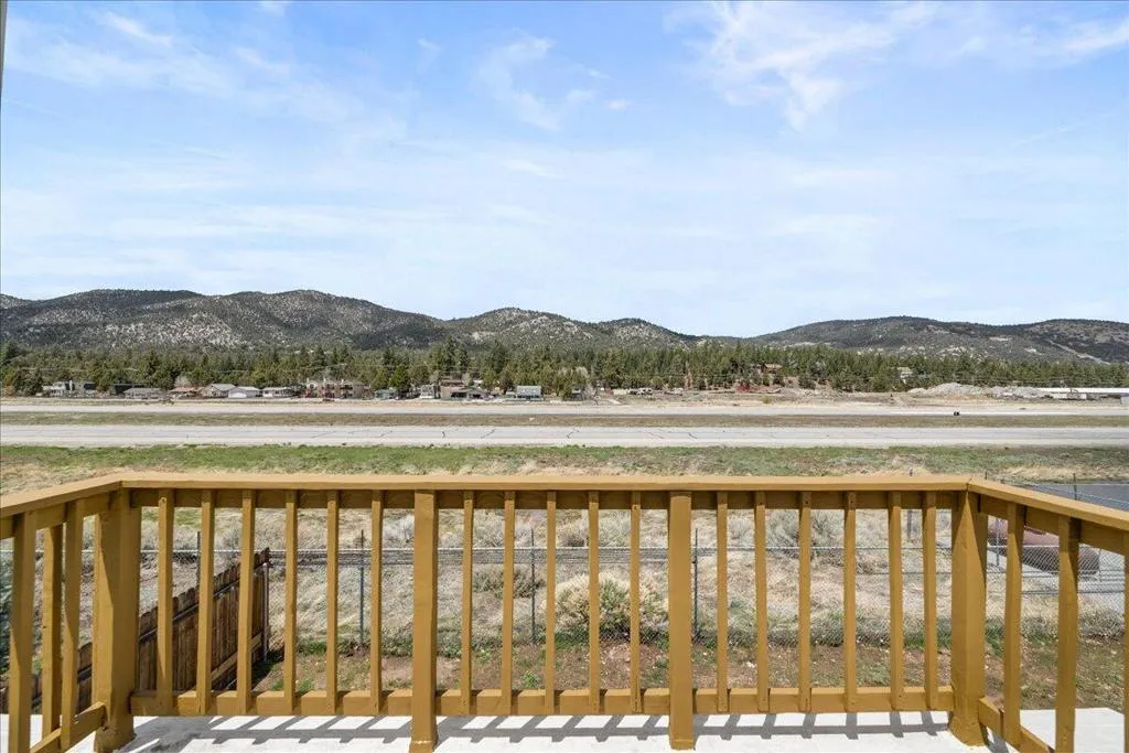 927 W Fairway Boulevard, Big Bear, California 92314 home-pic-22