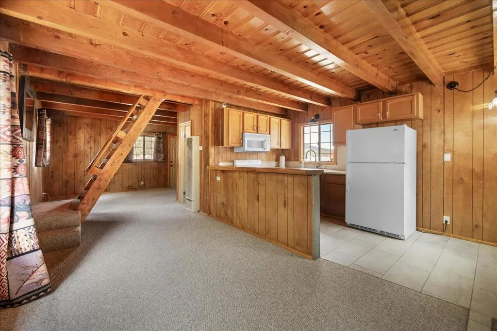927 W Fairway Boulevard, Big Bear, California 92314 home-pic-5