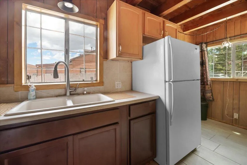 927 W Fairway Boulevard, Big Bear, California 92314 home-pic-9