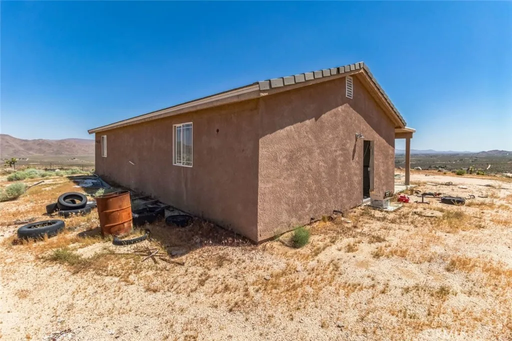 8975 Pumalo Road, Lucerne Valley, California 92356 home-pic-27