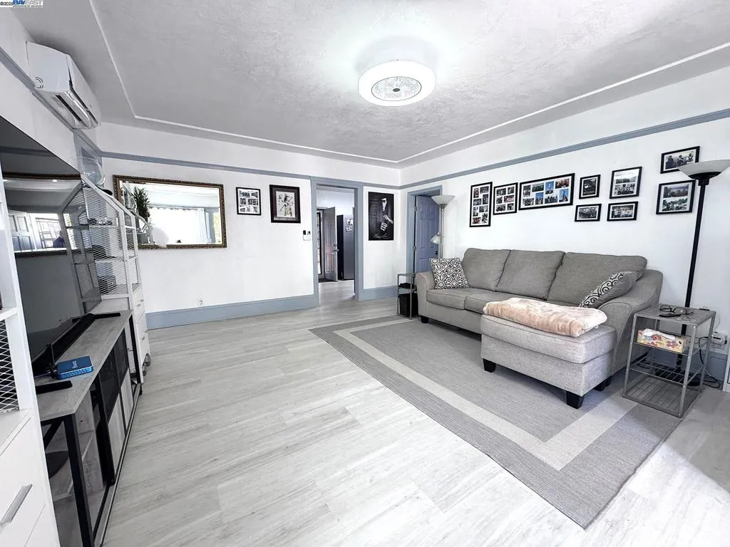 867 Prospect Ave, Oakland, California 94610 home-pic-2