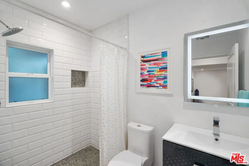 6201 Allott Avenue, Van Nuys, California 91401 home-pic-20