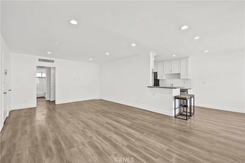 5328 Newcastle Avenue 58, Encino, California 91316 home-pic-5
