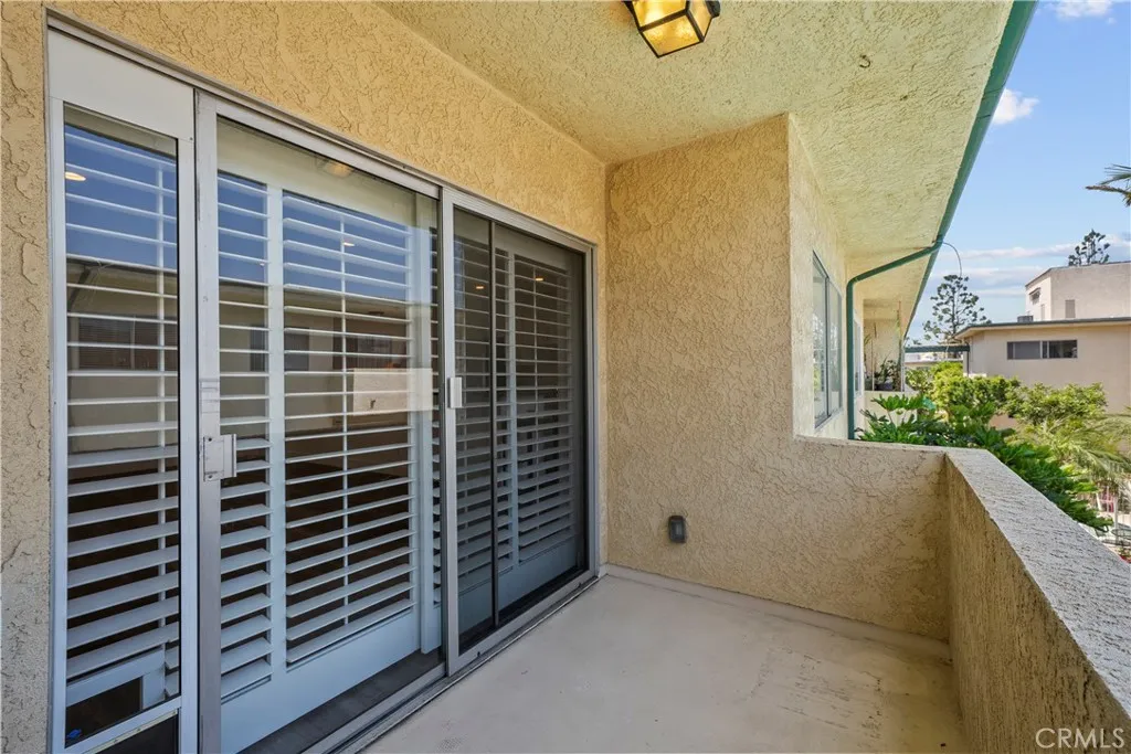 5328 Newcastle Avenue 58, Encino, California 91316 home-pic-13