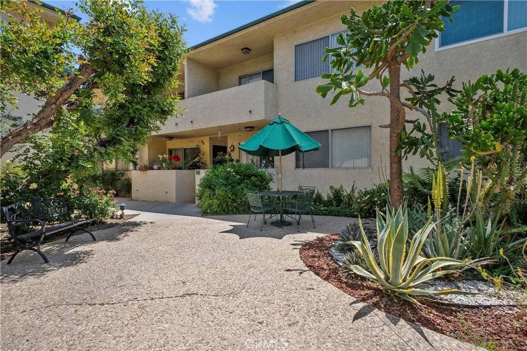 5328 Newcastle Avenue 58, Encino, California 91316 home-pic-16