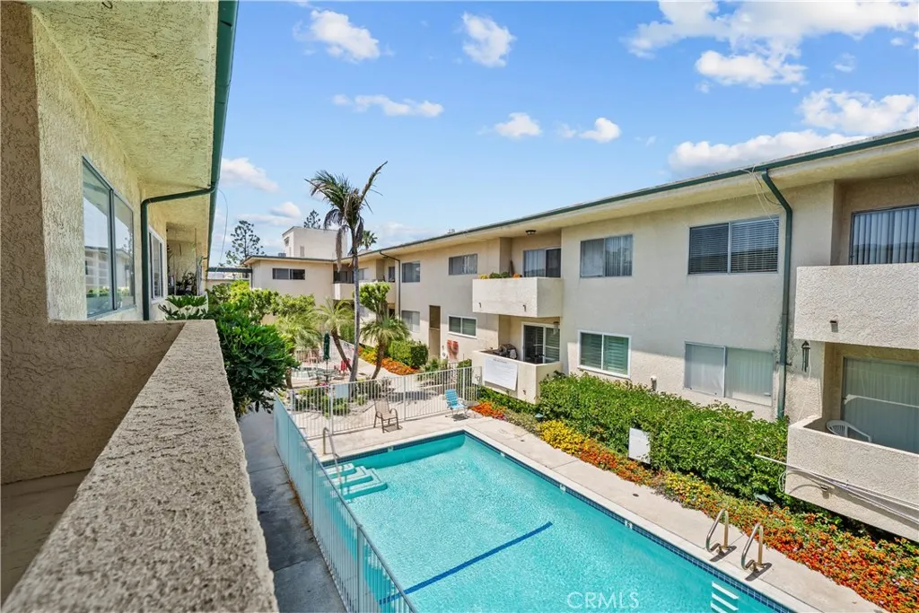 5328 Newcastle Avenue 58, Encino, California 91316 home-pic-14