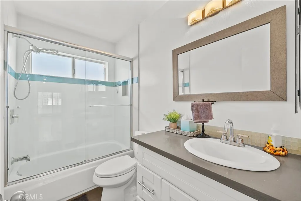 5328 Newcastle Avenue 58, Encino, California 91316 home-pic-12