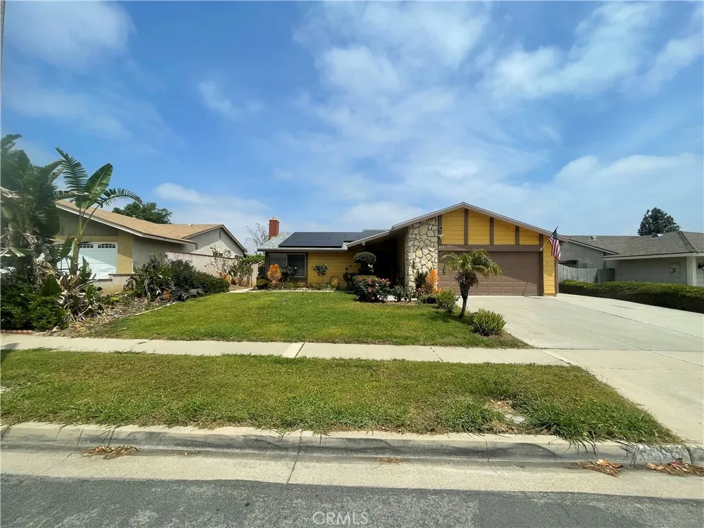 853 W Crestview Street, Corona, California 92882 home-pic-0