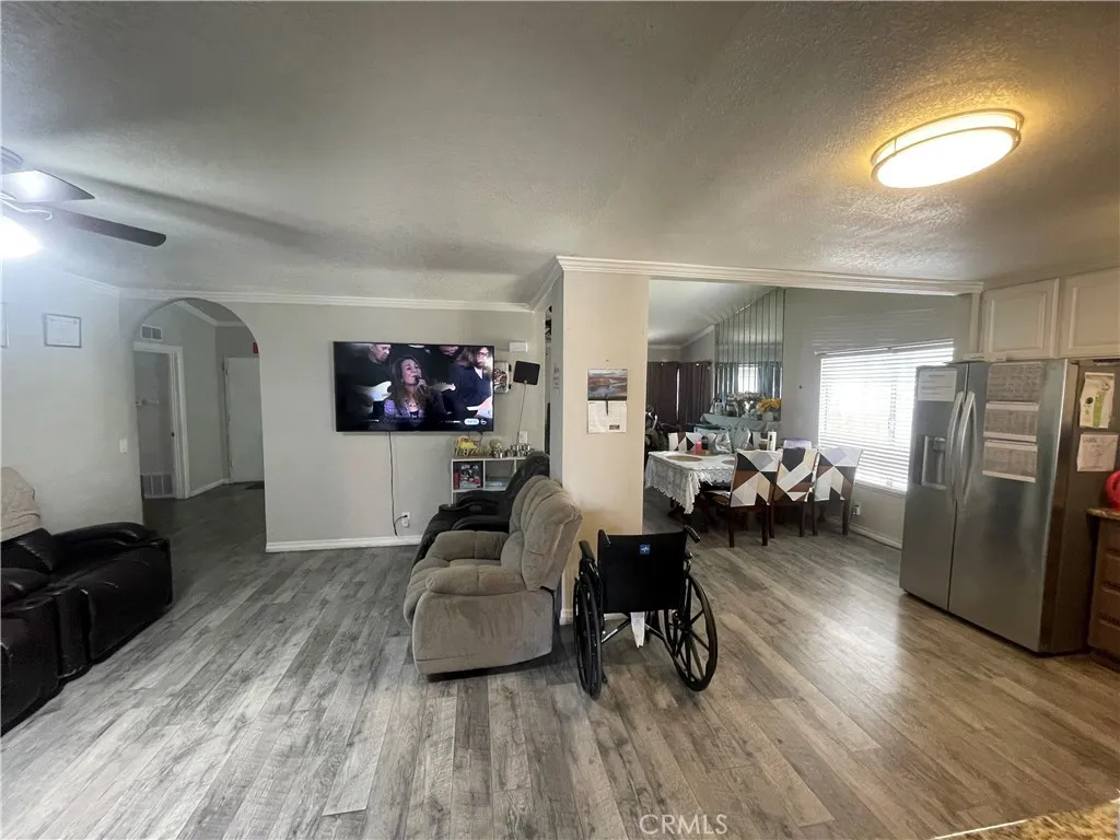 853 W Crestview Street, Corona, California 92882 home-pic-10