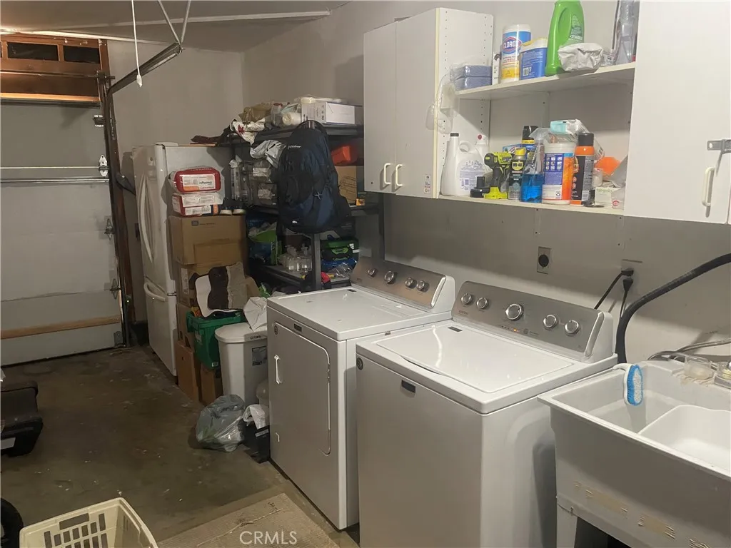 853 W Crestview Street, Corona, California 92882 home-pic-16