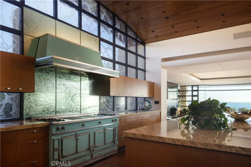 2526 Riviera Drive, Laguna Beach, California 92651 home-pic-12