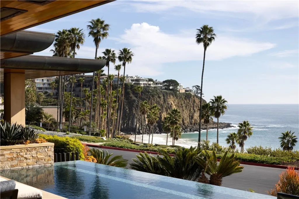 2526 Riviera Drive, Laguna Beach, California 92651 home-pic-1