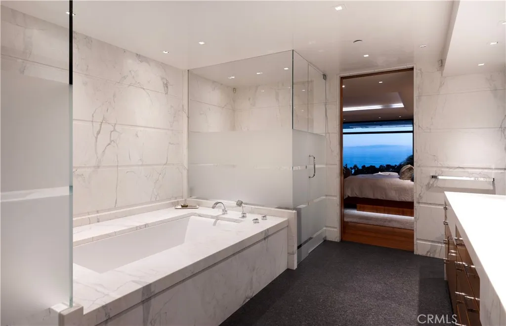 2526 Riviera Drive, Laguna Beach, California 92651 home-pic-21