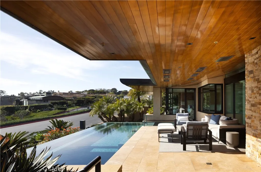 2526 Riviera Drive, Laguna Beach, California 92651 home-pic-37