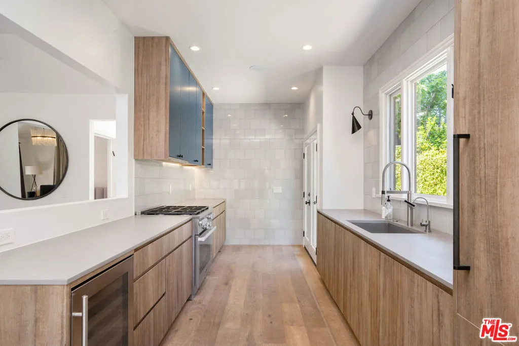 321 N Laurel Avenue, Los Angeles, California 90048 home-pic-6