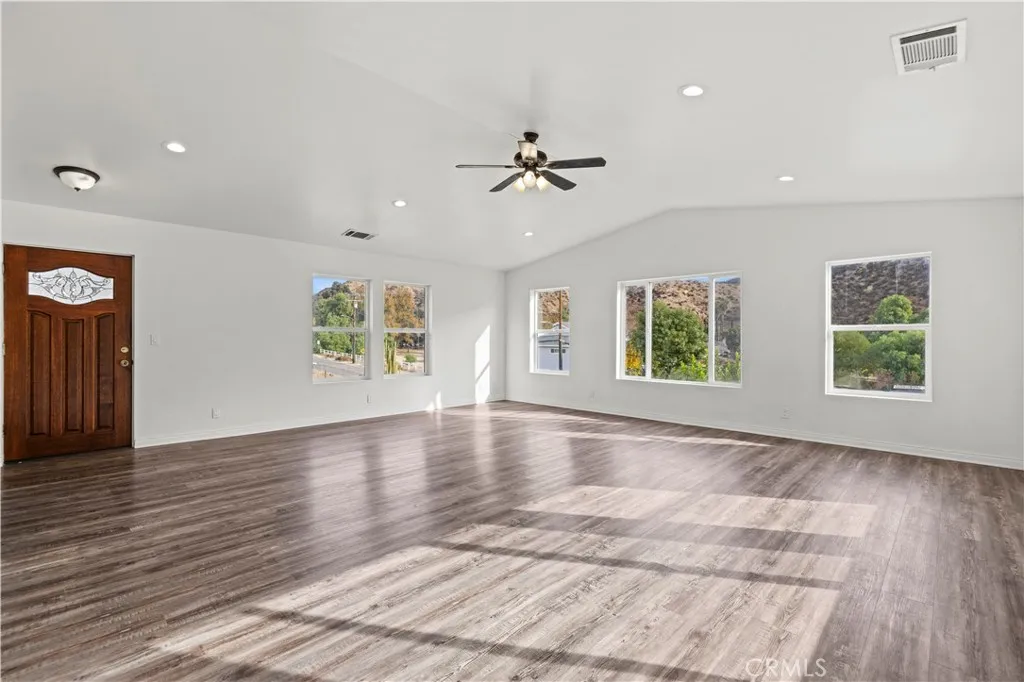 28637 Chiquito Canyon Road, Castaic, California 91384 home-pic-4