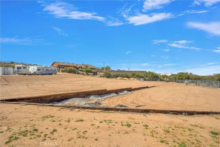 11020 Blue Jay Way, Oak Hills, California 92344