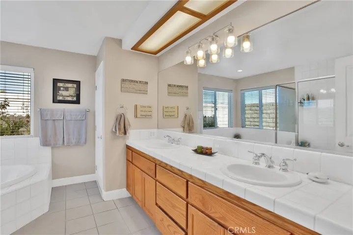 11020 Blue Jay Way, Oak Hills, California 92344