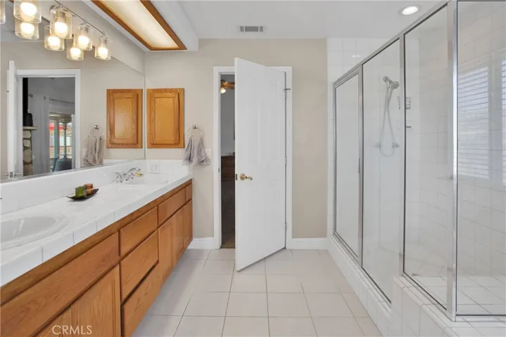 11020 Blue Jay Way, Oak Hills, California 92344