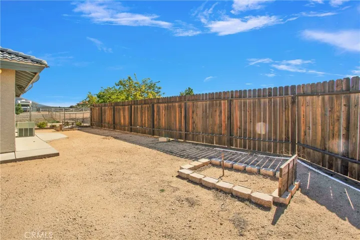 11020 Blue Jay Way, Oak Hills, California 92344
