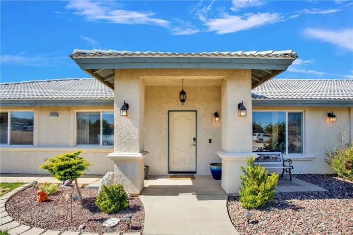 11020 Blue Jay Way, Oak Hills, California 92344