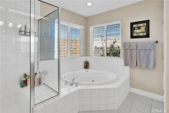 11020 Blue Jay Way, Oak Hills, California 92344