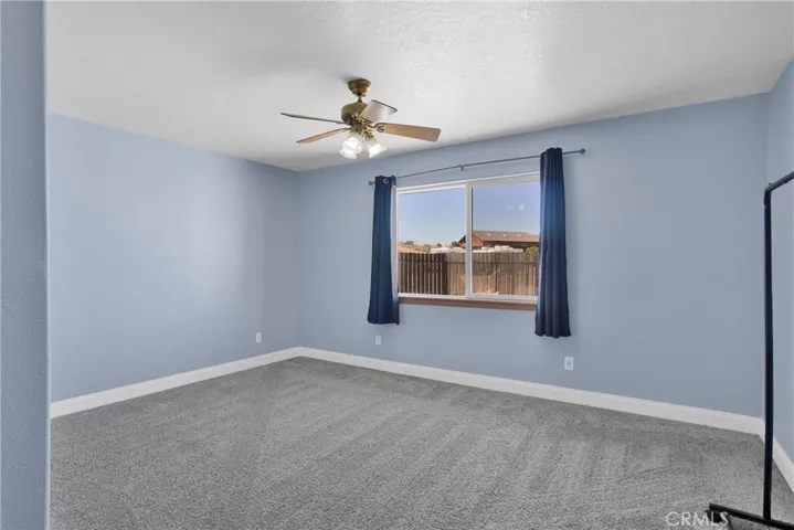 11020 Blue Jay Way, Oak Hills, California 92344