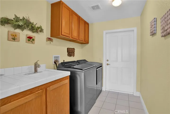 11020 Blue Jay Way, Oak Hills, California 92344