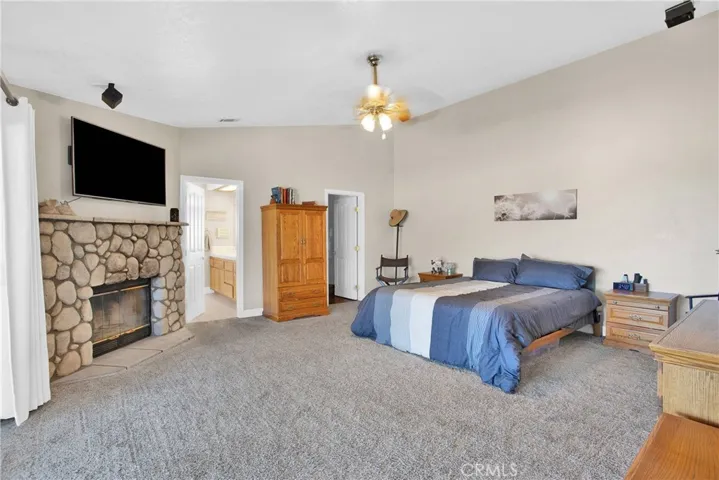 11020 Blue Jay Way, Oak Hills, California 92344