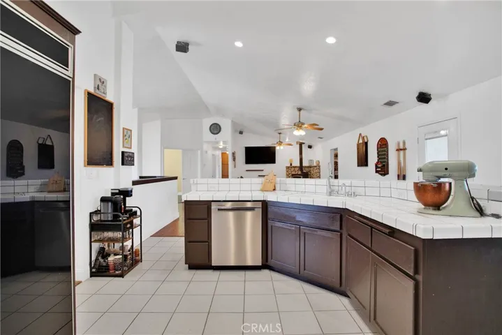 11020 Blue Jay Way, Oak Hills, California 92344