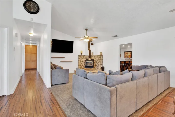 11020 Blue Jay Way, Oak Hills, California 92344
