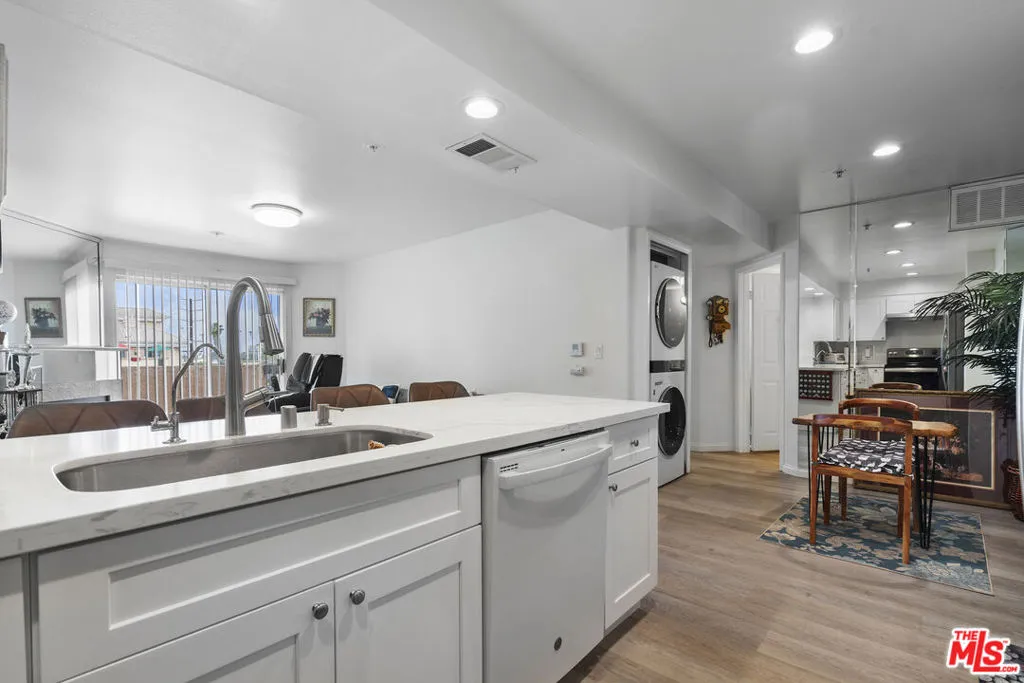 11410 Brookshire Avenue 424, Downey, California 90241 home-pic-8