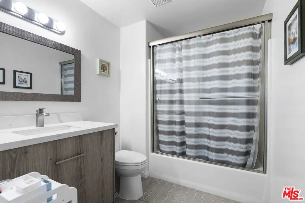 11410 Brookshire Avenue 424, Downey, California 90241 home-pic-15