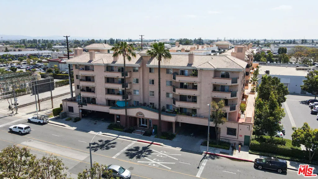 11410 Brookshire Avenue 424, Downey, California 90241 home-pic-0