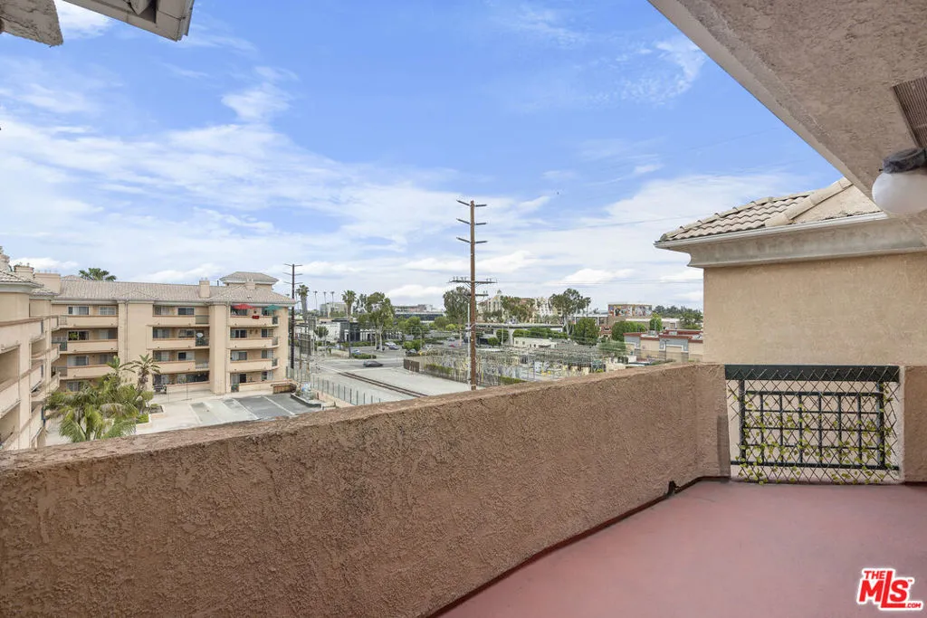 11410 Brookshire Avenue 424, Downey, California 90241 home-pic-19