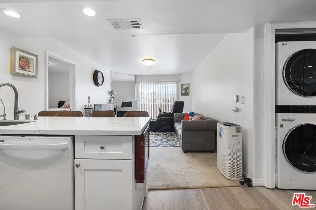 11410 Brookshire Avenue 424, Downey, California 90241 home-pic-7