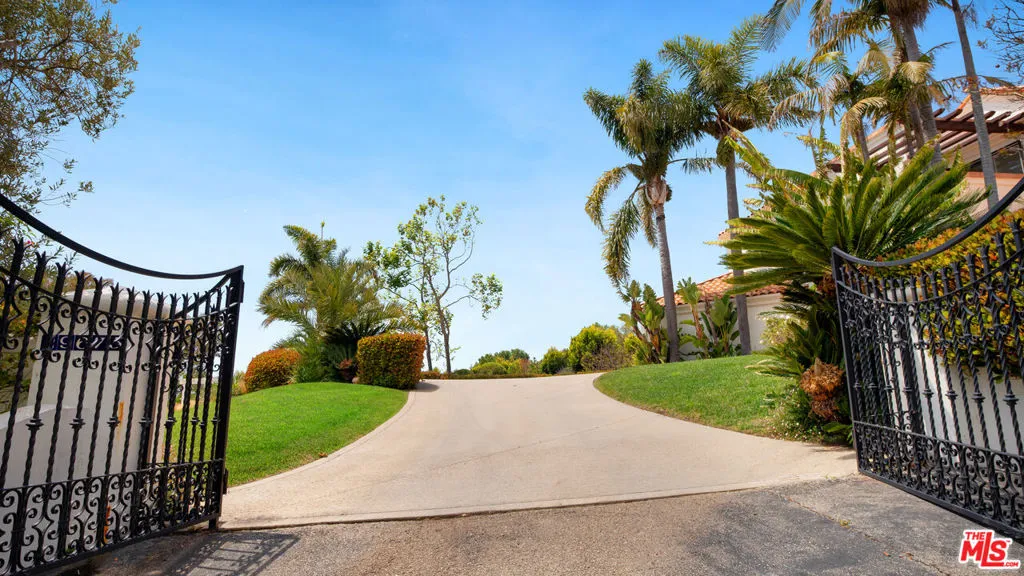 29675 Harvester Road, Malibu, California 90265 home-pic-3