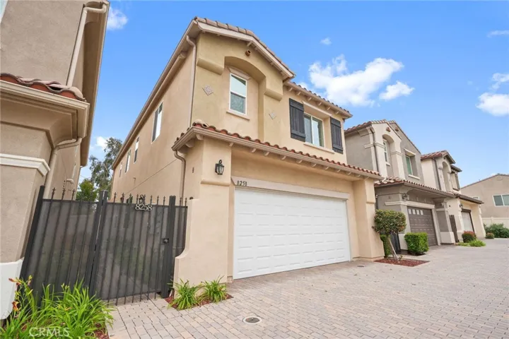 8258 N Haven Lane, Northridge, California 91325