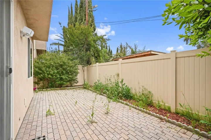 8258 N Haven Lane, Northridge, California 91325