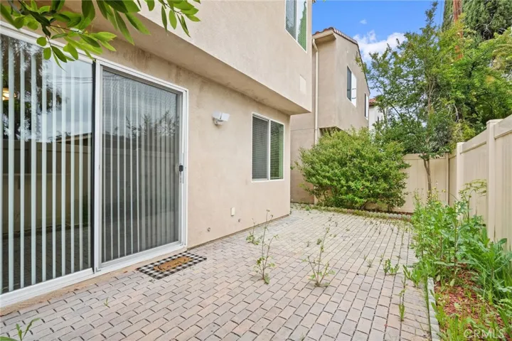 8258 N Haven Lane, Northridge, California 91325