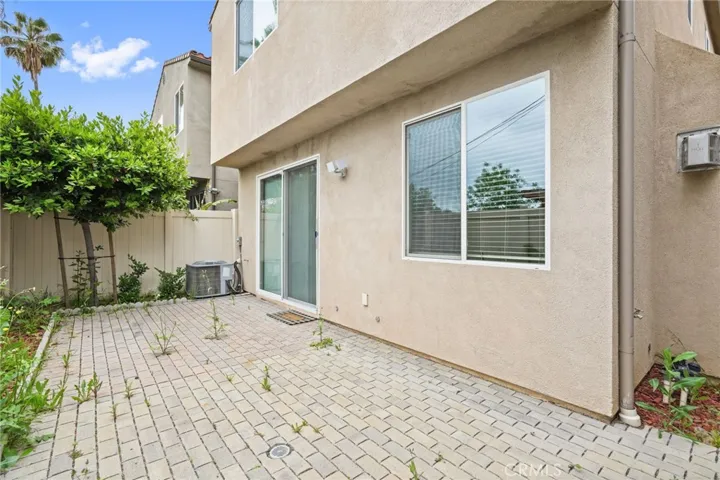 8258 N Haven Lane, Northridge, California 91325