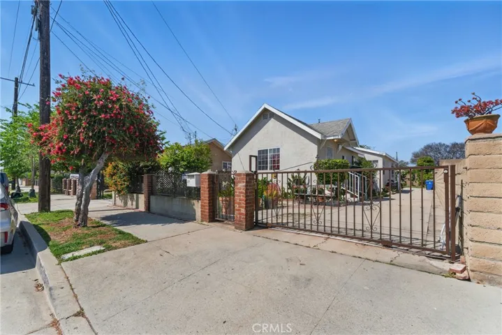 1113 Flint Avenue, Wilmington, California 90744