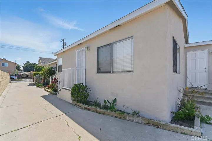 1113 Flint Avenue, Wilmington, California 90744